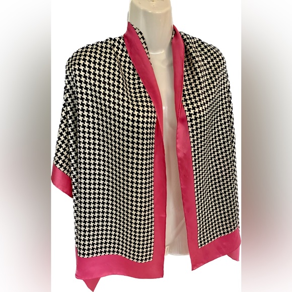 🆕 TANNER Luxury 100% Silk Scarf 60" x 21" Black White Houndstooth Pink EUC - Picture 2 of 5